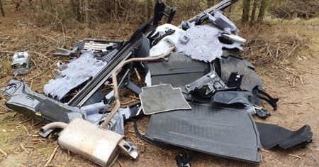 Mazowieckie. Ukradli i zdemontowali toyotę. Sprawcy próbowali uciekać pieszo