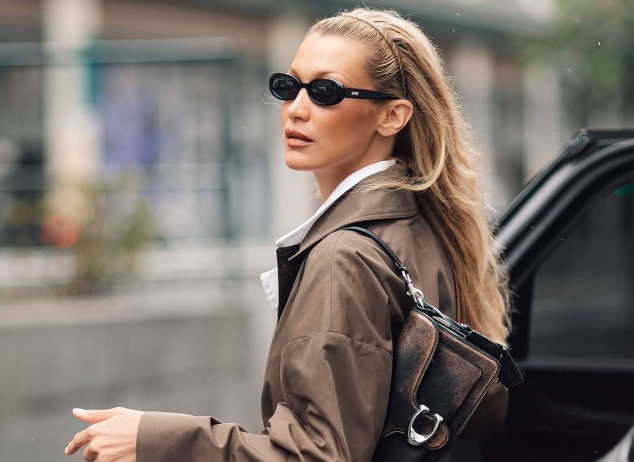 Bella Hadid bryluje w trenczu. Podobny model znajdziesz w sieciówce