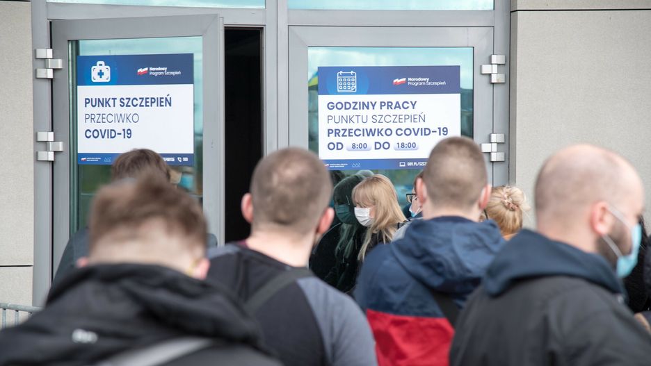 Szczepienia przeciwko COVID-19. Na Podkarparciu lekarze pojadą ze szczepionkami pod kościoły