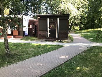 Policja poszukuje sprawców pobicia na os. Na Stoku. W pobliżu miejsca zdarzenia odkryto nielegalne automaty do gier hazardowych