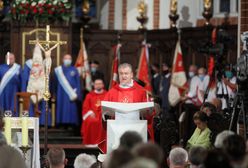 Tęczowa flaga na pomniku Jezusa. Ksiądz podziękował premierowi za sprzeciw wobec profanacji