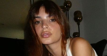 Wskoczyła w szydełkowe bikini. Kształt muszli zachwyca