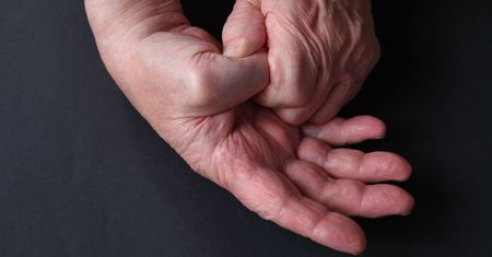 Choruje ponad połowa Polaków. Czują się wyczerpani, mają bóle mięśni i stawów