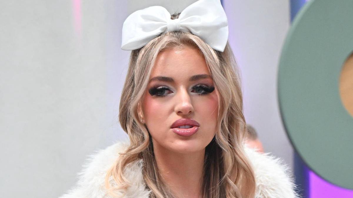 Caroline Derpienski chciała skoczyć z okna?