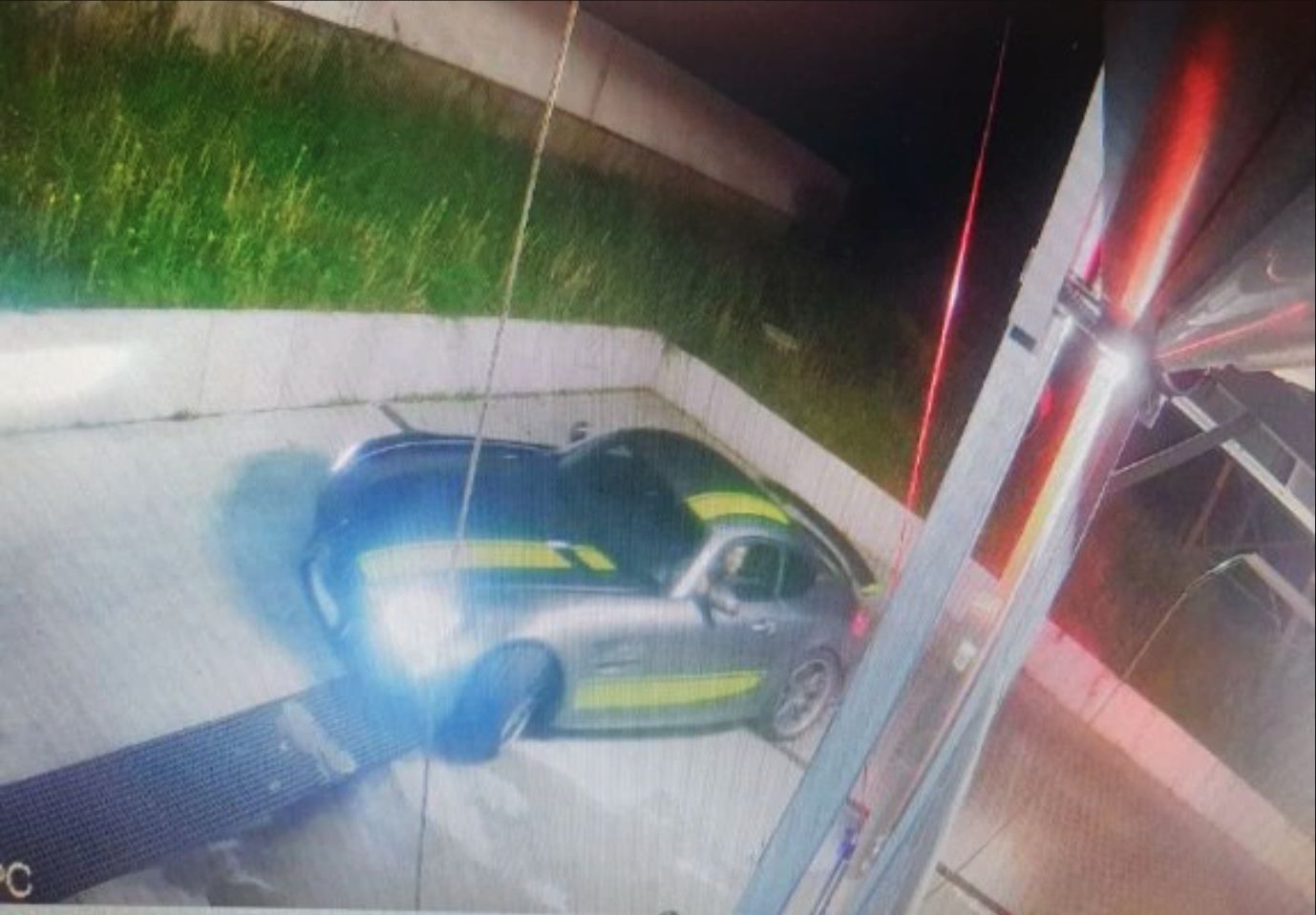 Sukces polskich i czeskich służb. Policja odzyskała luksusowego mercedesa 