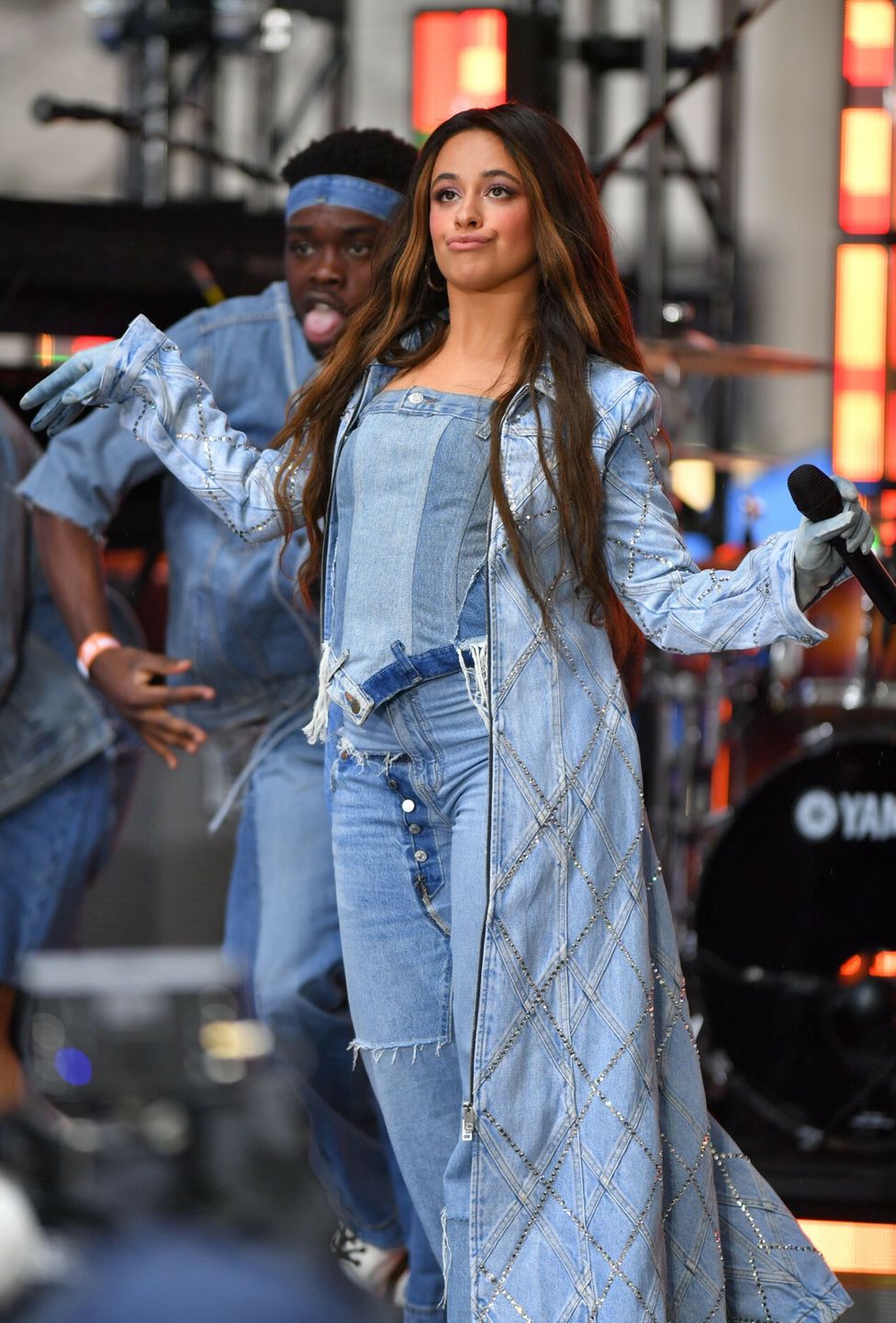 Camila Cabello prezentuje wachlarz min