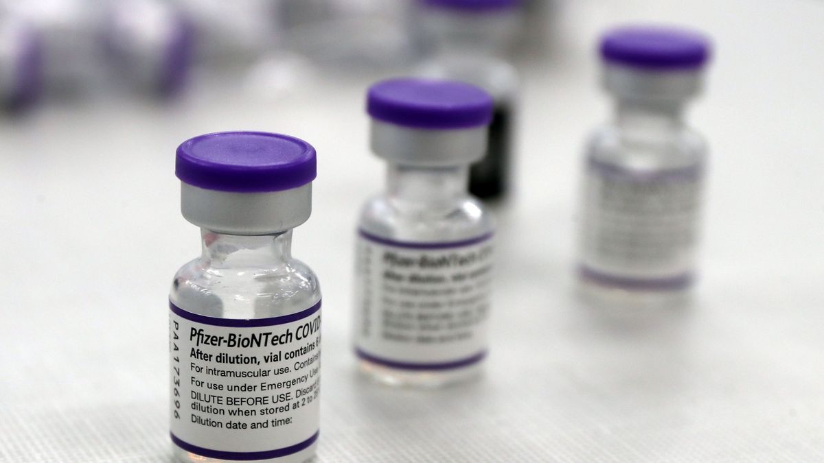 Vials of the Pfizer-BioNTech COVID-19 vaccine at the CVS pharmacy at Wells Street in Chicago on Sept. 27, 2021. (Terrence Antonio James/Chicago Tribune/Tribune News Service via Getty Images)