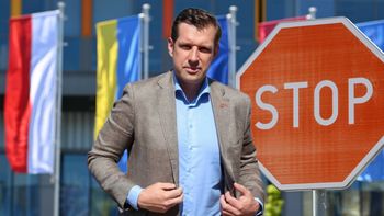 Licytacja na antyukraińskie hasła trwa. Jej koszt jest dużo wyższy niż zysk [OPINIA]