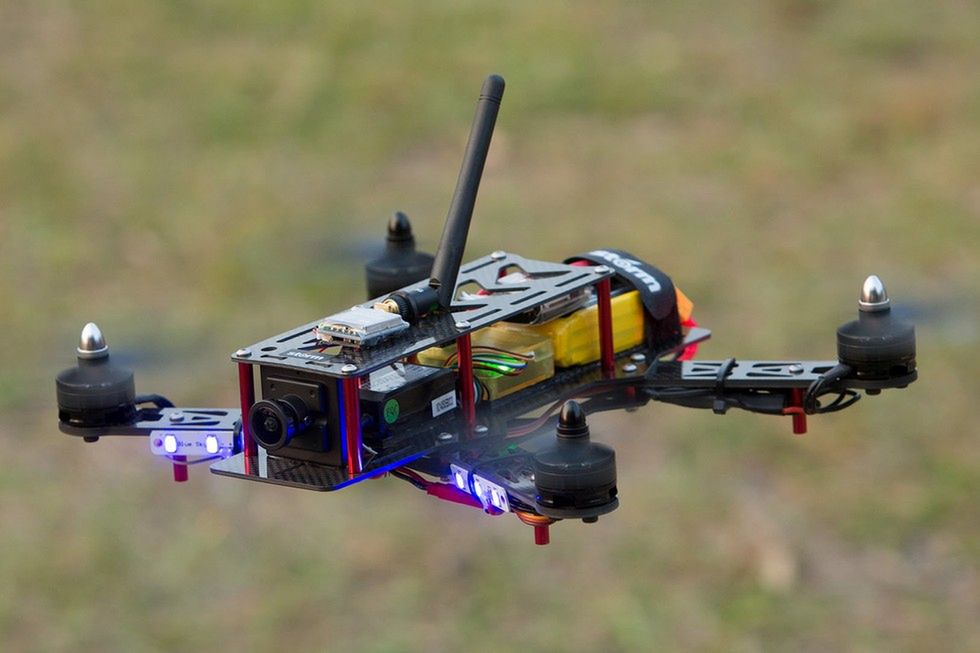 Wyścigi dronów: sport, adrenalina i gogle VR. Jak wyglądają i ile to kosztuje? 2