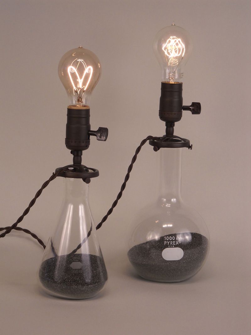 Lampa żywcem wyjęta z laboratorium szalonego naukowca 2
