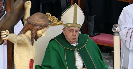 Papież pozostaje w szpitalu. Nowe informacje z Watykanu