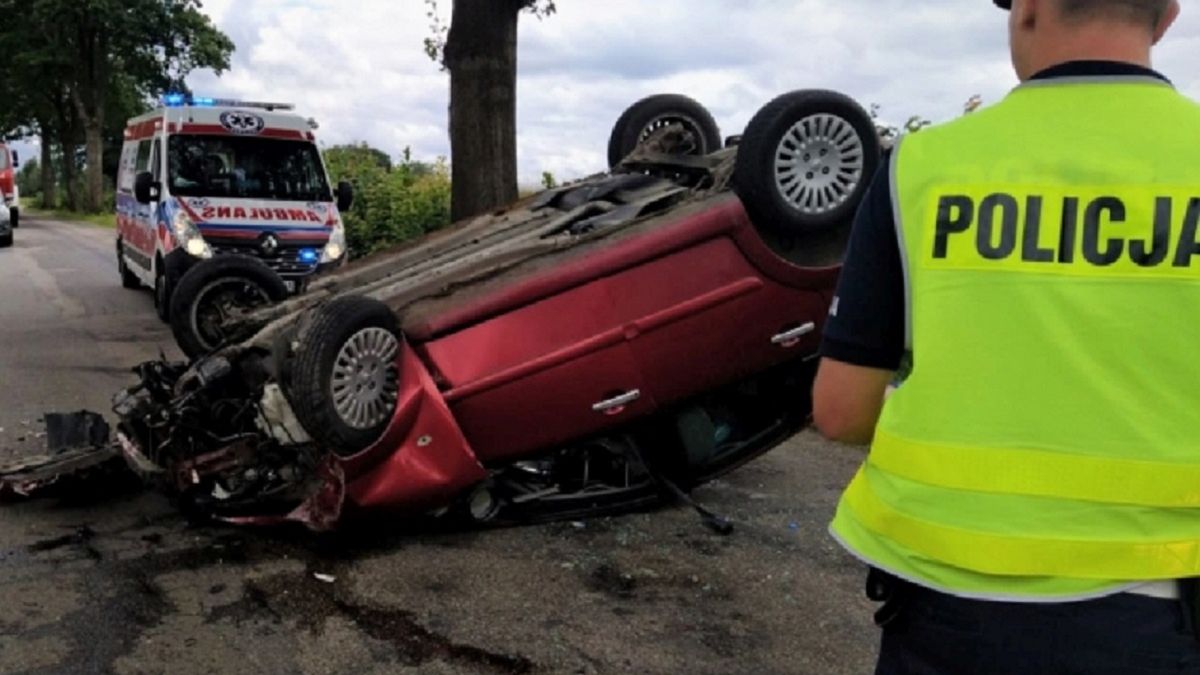Kierowca strącał pająka z szyby, stracił panowanie nad pojazdem