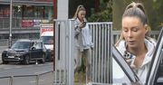Uwaga, tak Małgorzata Rozenek jeździ po Warszawie: parkuje na PRZYSTANKU i biegnie załatwiać "biznesy" (ZDJĘCIA)