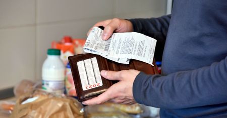 Cyfrowe paragony to oszczędności i ratunek dla lasów. Ale w Polsce jest z nimi problem