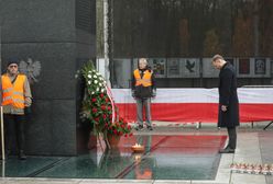 Kwiaty w hołdzie ofiarom katastrofy smoleńskiej. Gest Kancelarii Prezydenta