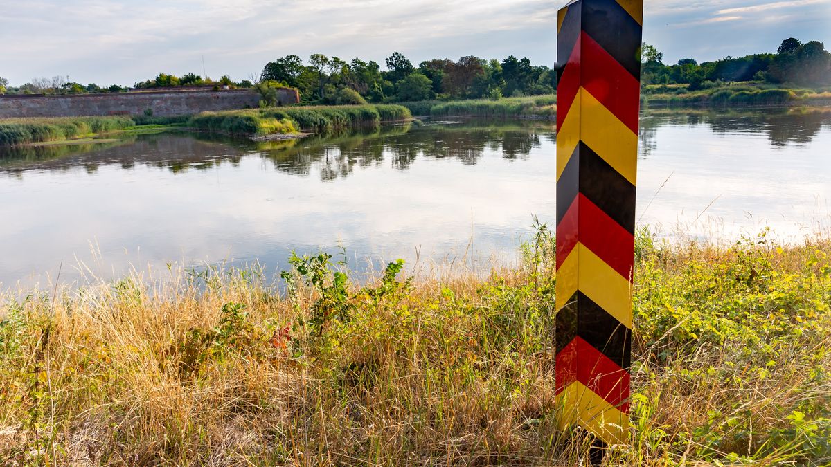 KUSTRIEN-KIETZ, GERMANY - 2022/08/13: German border pole seen by the bank of Oder river near Kustrien-Kietz on Oder. The Oder river, which partly runs on the Polish-German border, is believed to have been contaminated with toxic, chemical or biological pollutants. The scale of pollution is very large, tons of dead fish were pulled out of the water by volunteers. The contamination is believed to have started in Olawa in southern Poland. People are urged not to enter or use the rivers waters. The Polish Prime Minister, Mateusz Morawiecki pledges a thorough investigation and severe consequences for the polluters. (Photo by Dominika Zarzycka/SOPA Images/LightRocket via Getty Images)