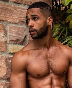 Lucien Laviscount następnym Bondem? Alfie z "Emily w Paryżu" nowym faworytem