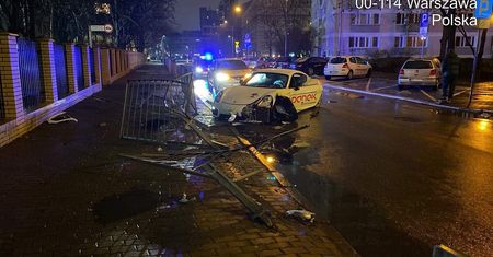 Porsche z Panek Carsharing rozbite. Wytrzymało zaledwie 12 godzin