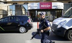 Francja: fałszywy alarm w Lille. Szukali "mężczyzny z kałasznikowem", a znaleźli dziecko z atrapą