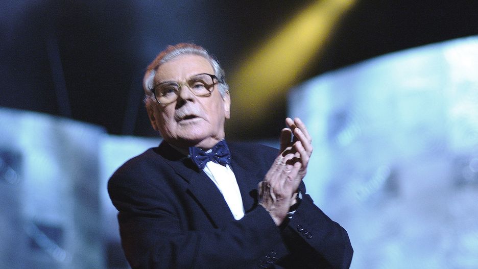 scena z: Wies�aw Go�as
SK: Polska 2002, 50 lat TVP, 10.2002, telewizja, Gala w Teatrze Wielkim
fot. Niemiec/AKPA