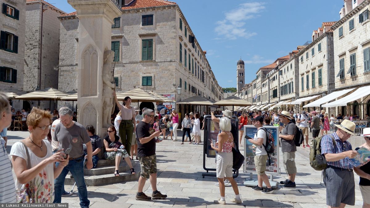 Polskie i chorwackie służby apelują do turystów o śledzenie najnowszych komunikatów.