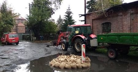 Boris nad Polską. Odwołane lekcje i koncerty, wyłączone windy i apele władz