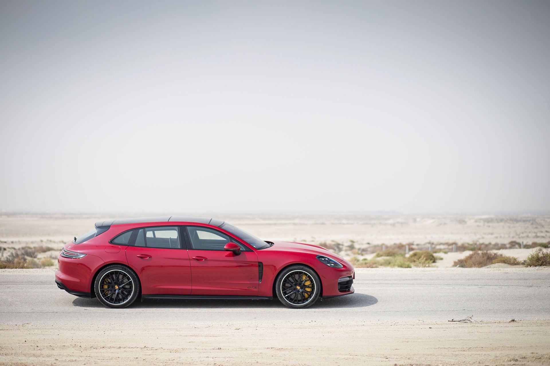 Przyspieszenie do 100 km/h pozostało na niezmiennie żwawym poziomie 4,1 sekundy, a prędkość maksymalna za względu na zmienioną aerodynamikę spado o 3 km/h... do 289 km/h.