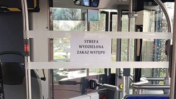 Koronawirus w Polsce. MPK Wrocław reaguje na rekordy zachorowań. Wracają strefy buforowe
