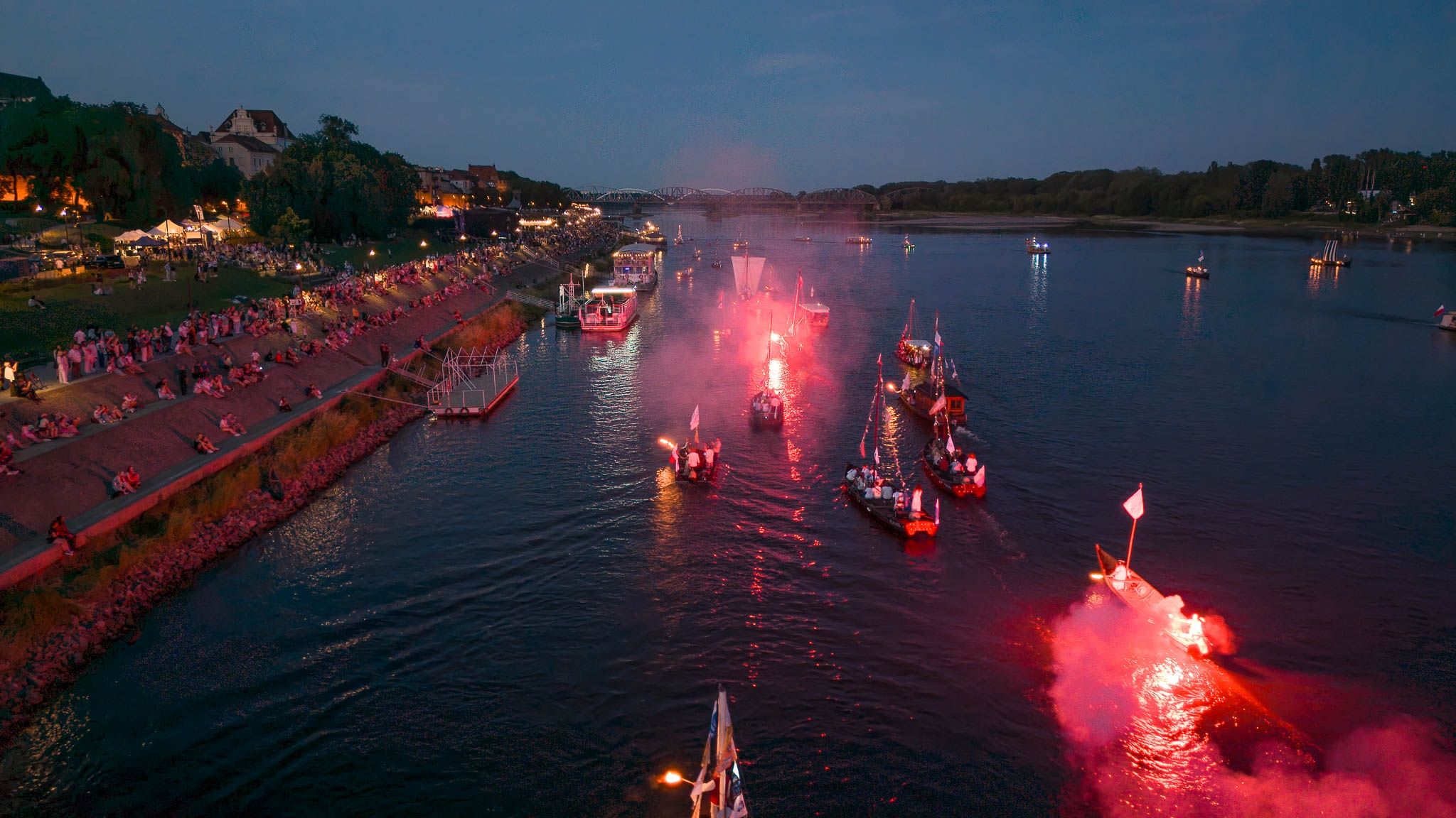 Nocna parada na Wiśle