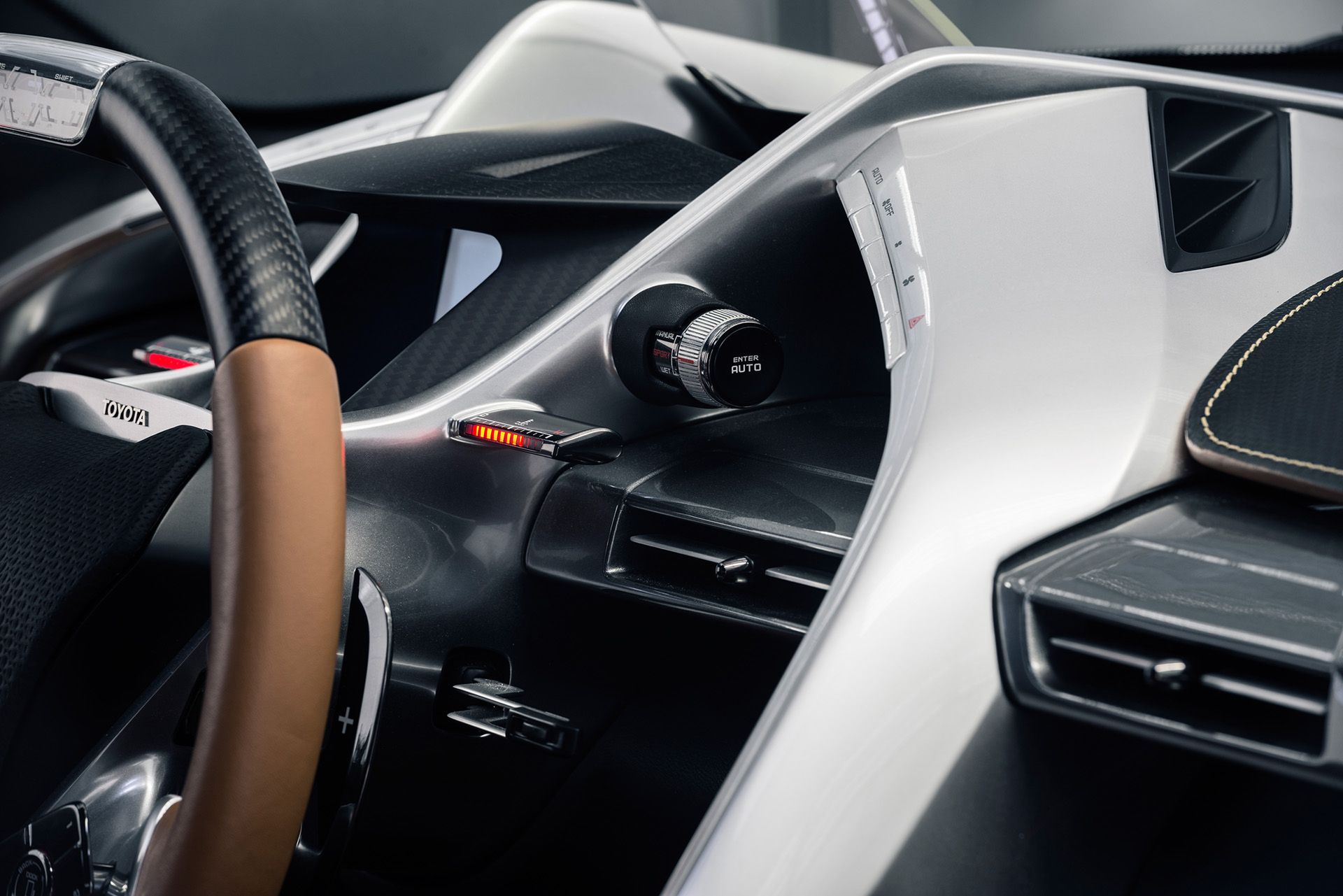 Koncepcyjna Toyota FT-1 w nowej galerii zdjęć 25