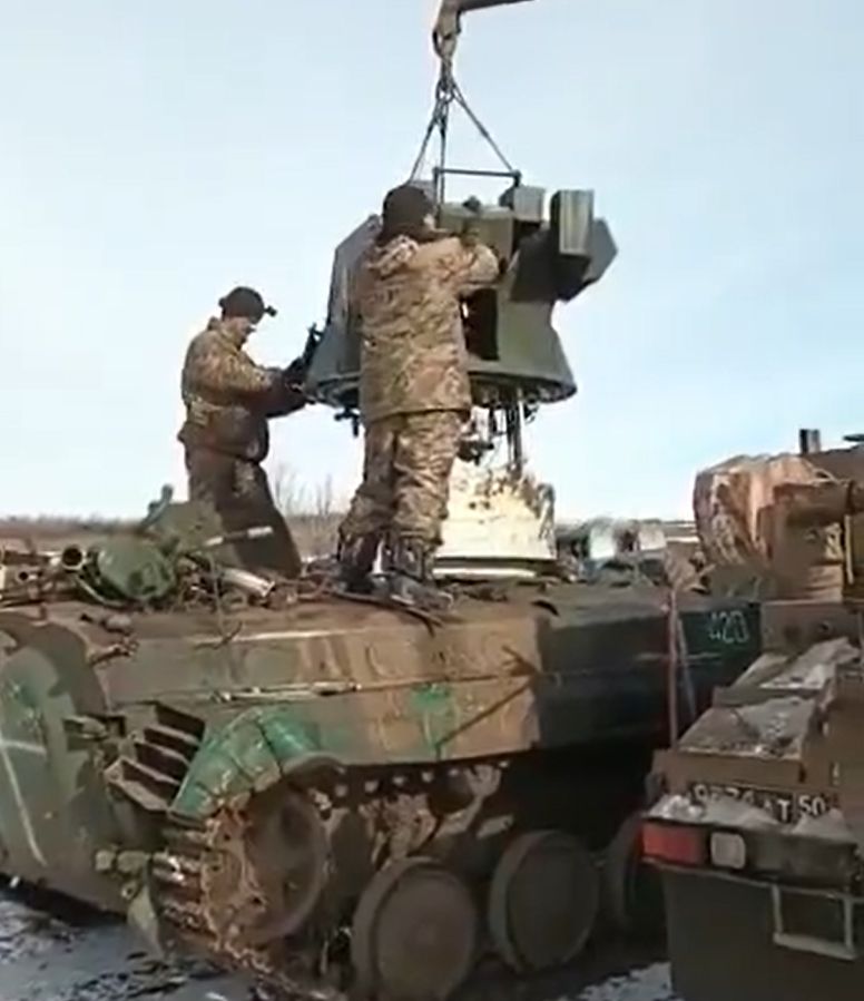 Russian improvised version of BMP‑1AM Basurmanin based on the vehicle captured from the Ukrainians.