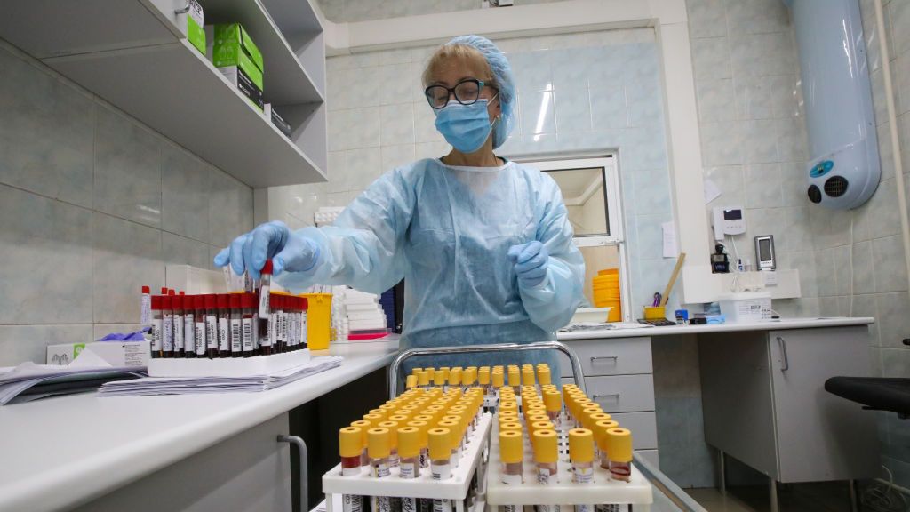 Dlaczego osoby zakażone koronawirusem tracą węch?