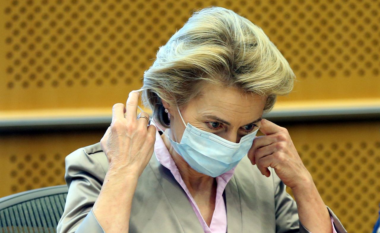 Ursula von der Leyen rozważa wstrzymanie lotów z południa Afryki na teren Unii Europejskiej (Photo by Dursun Aydemir/Anadolu Agency via Getty Images)