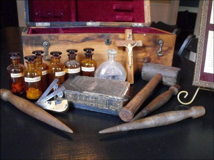 Ponad 20 zestawów do polowania na wampiry 16