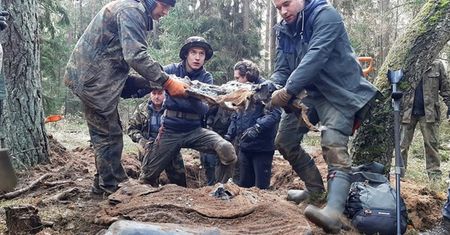 To znaleźli pod ziemią w warmińskim lesie. Poszukiwacze w szoku