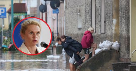 Setki szkół i przedszkoli odwołują zajęcia. Nowacka obiecała wsparcie