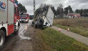 Dramatyczne skutki wichury. Podmuch wiatru przewrócił ciężarówkę