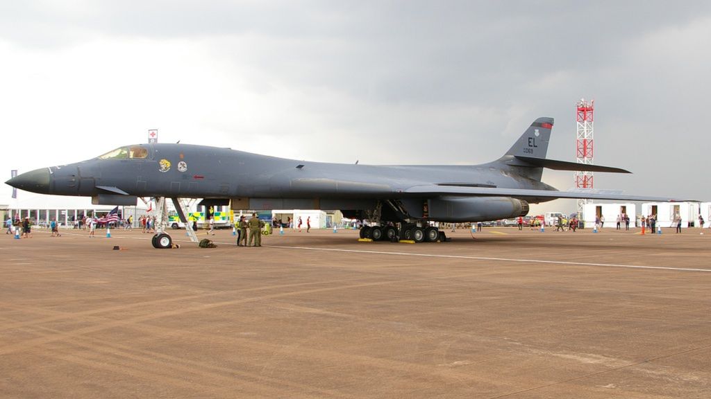 Amerykańskie bombowce okresowo stacjonują w bazie Fairford (UK)