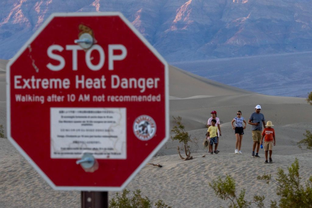Dolina Śmierci przyciąga turystów, mimo że przebywanie w niej nie jest bezpieczne
