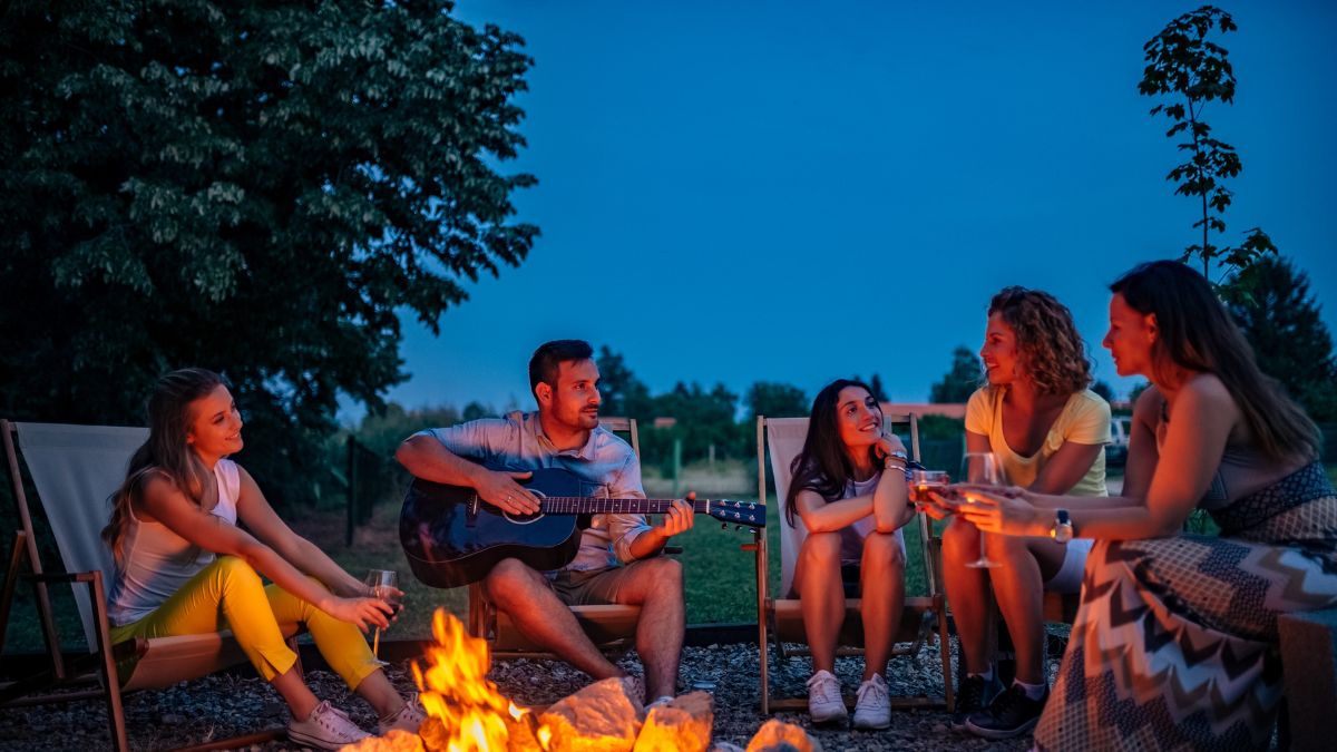 Piosenki biesiadne są niezwykle popularne na spotkaniach