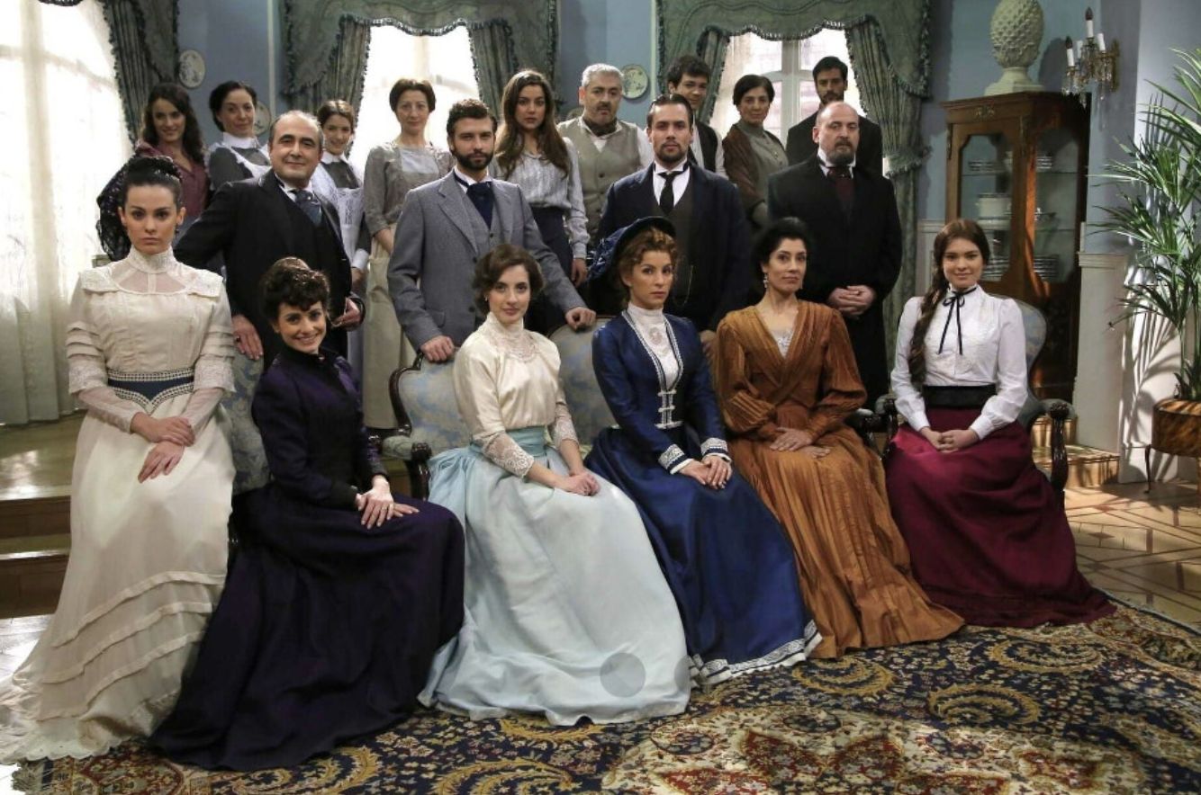 Bohaterowie serialu "Akacjowa 38"