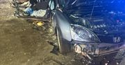 Zagościniec: Pijany 21-latek uderzył w ogrodzenie i słup. Jedna osoba wypadła z auta. 5 osób trafiło do szpitala