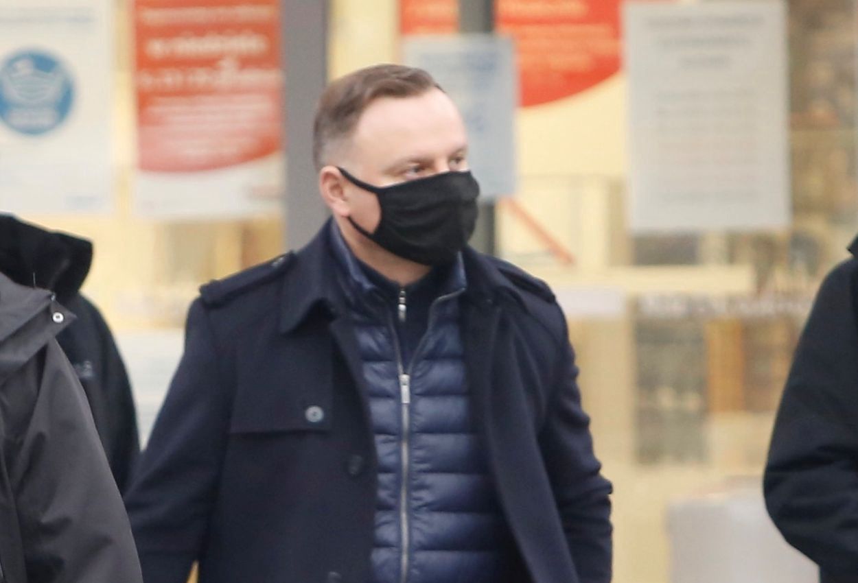 Andrzej Duda robi zakupy w asyście ochroniarzy