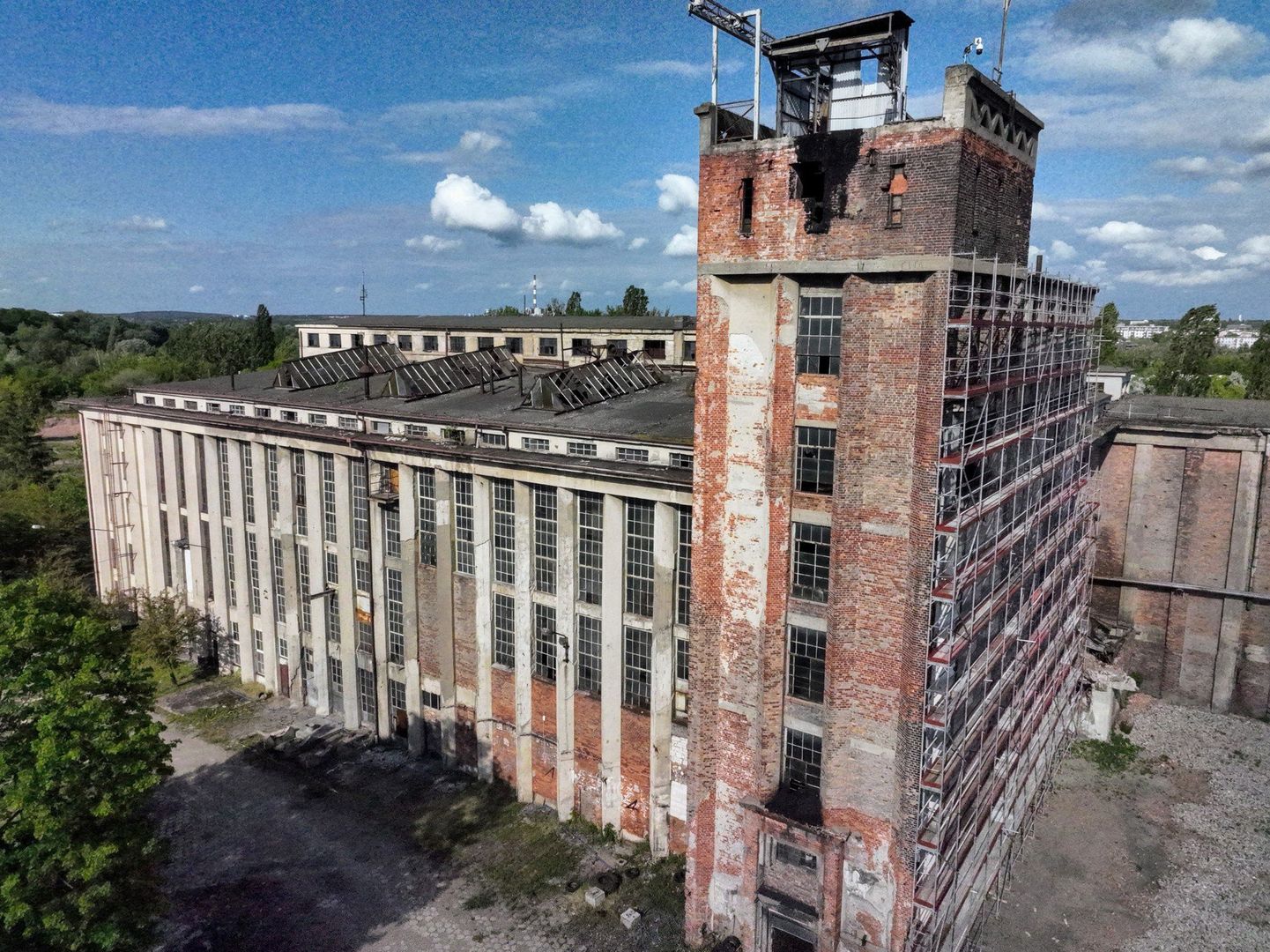 Rozpoczęły się prace remontowe starego budynku elektrociepłowni Garbary w Poznaniu. Na Ostrowie Tumskim powstanie wielkie osiedle, którego dawna elektrownia będzie sercem.