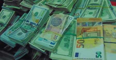 Milion złotych bez zgłoszenia. Obywatele Ukrainy próbowali wwieźć do Polski gigantyczną sumę