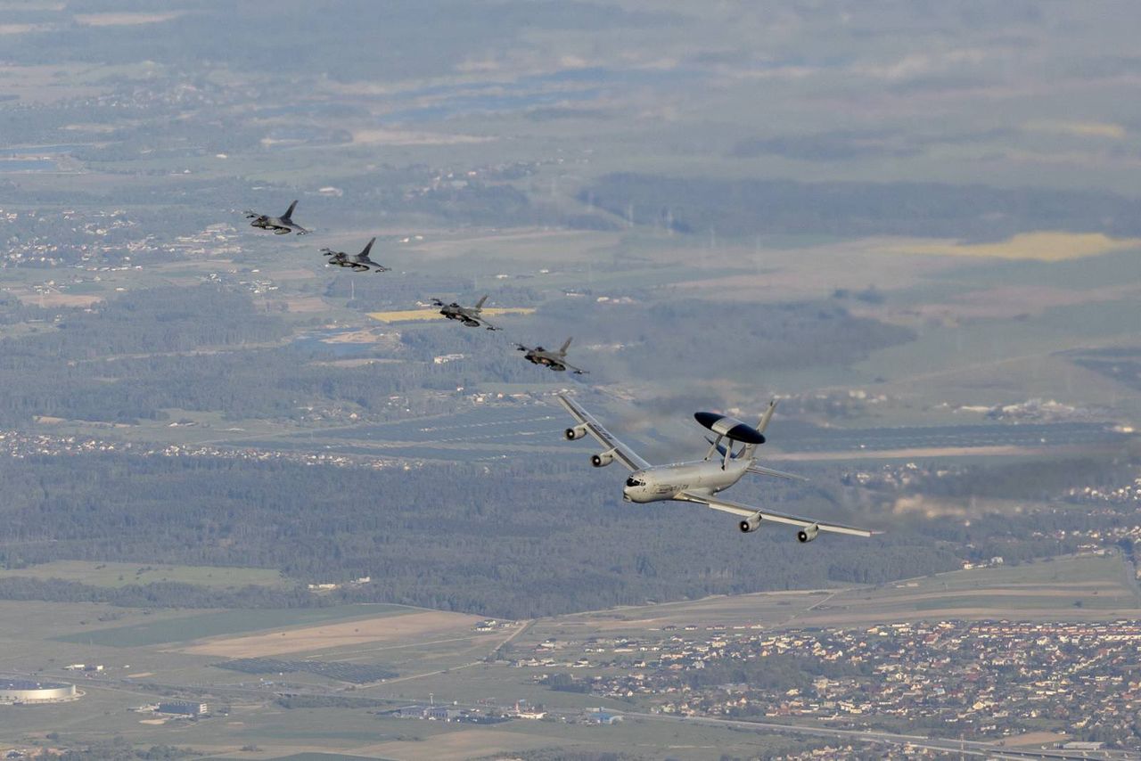 Polish and Romanian jets join NATO drills, boosting air defense