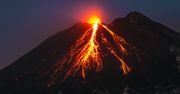 Etna znów aktywna. Fontanna lawy i kłęby dymu nad wyspą