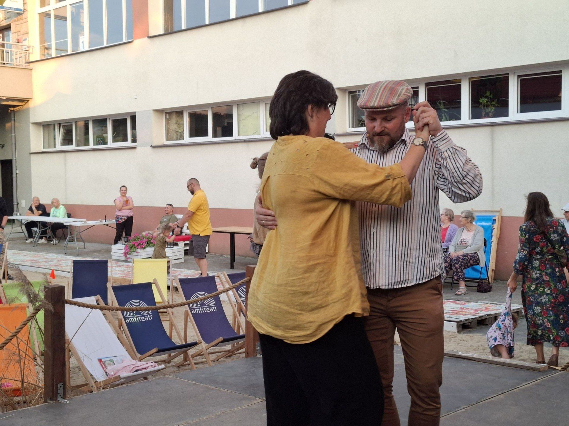 Fosa Pełka Kultury w Radomiu. Kurs oberka i potańcówka w Amfiteatrze.