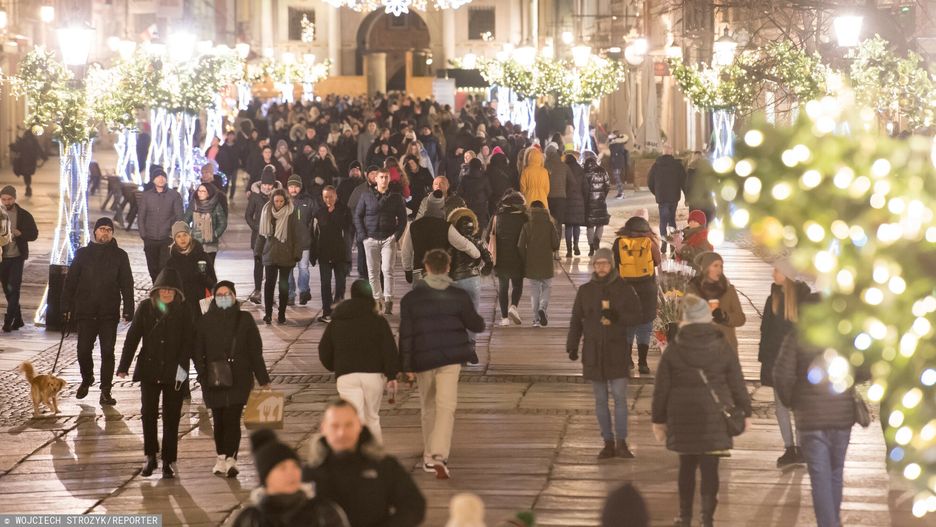 Tłumy Polaków na jarmarku świątecznym