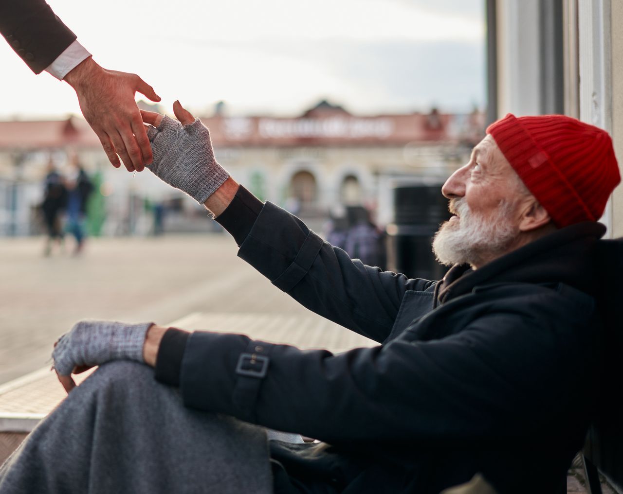 Kary pieniężne dla żebraków w Hiszpanii. Wykorzystują psy do zbierania jałmużny